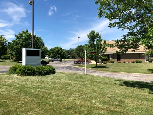 8225 Fox River Dr, Newark, IL 60541